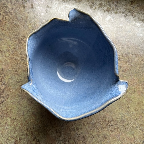 Pottery, 2 pieces.  Unique shapes, in Excellent condition! - Picture 3 of 10